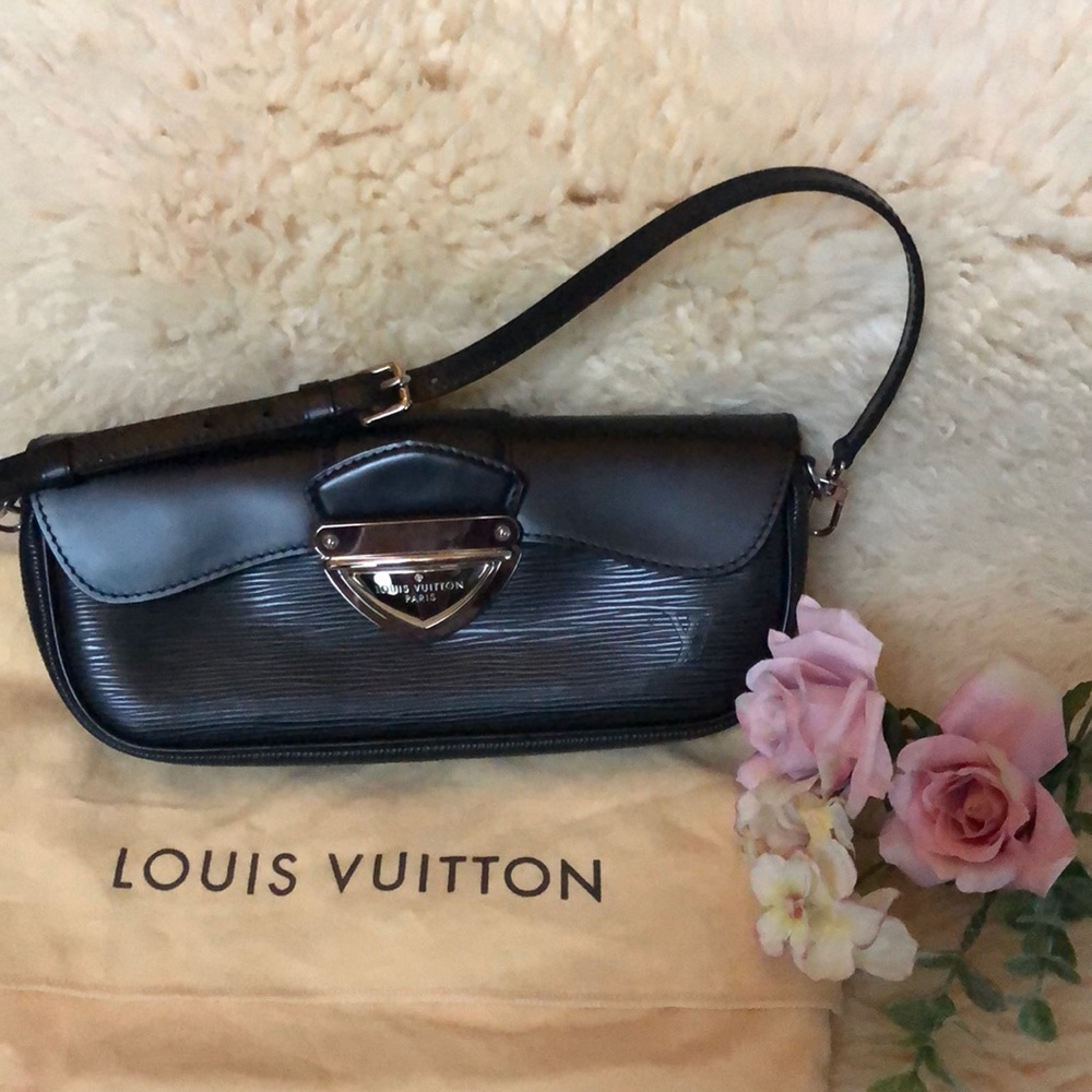 Rare used LV small bag like new